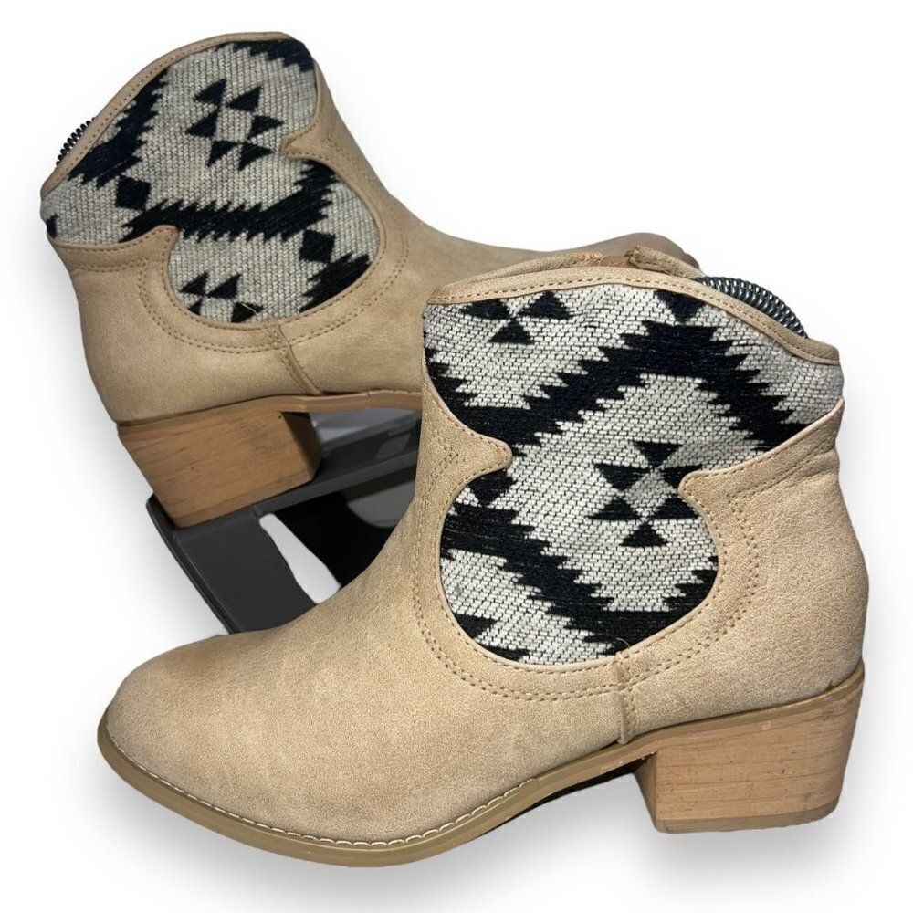 Francesca's Wallis‎ Aztec Ankle Side Zip Bootie Beige Women's 7